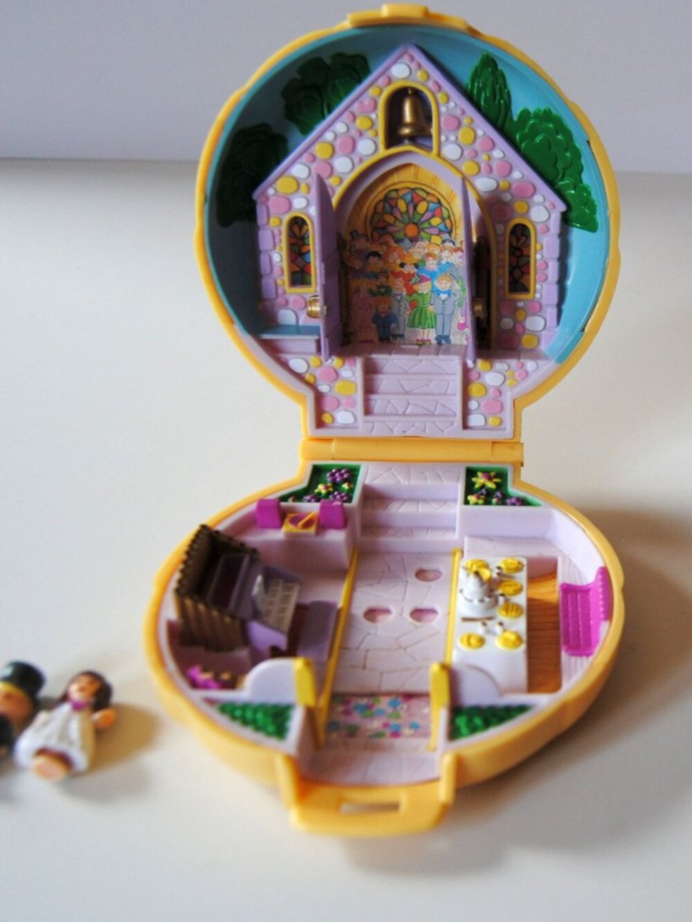 Vintage Polly Pocket Nancy’s Wedding Day Chapel 1989 Yellow Bridegroom, Bride